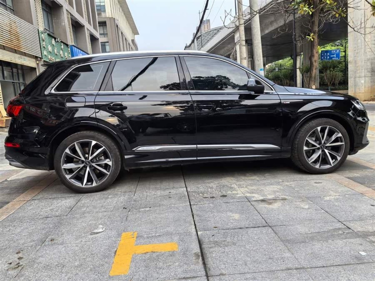 奧迪 奧迪Q7  2023款 55 TFSI quattro S line運(yùn)動(dòng)型圖片