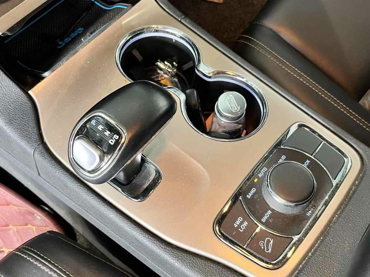 Jeep 大切諾基  2016款 3.0L 精英導航版圖片