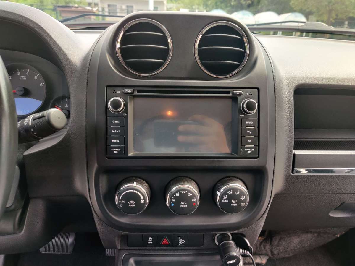 Jeep 指南者  2013款 2.4L 四驅(qū)運(yùn)動版圖片