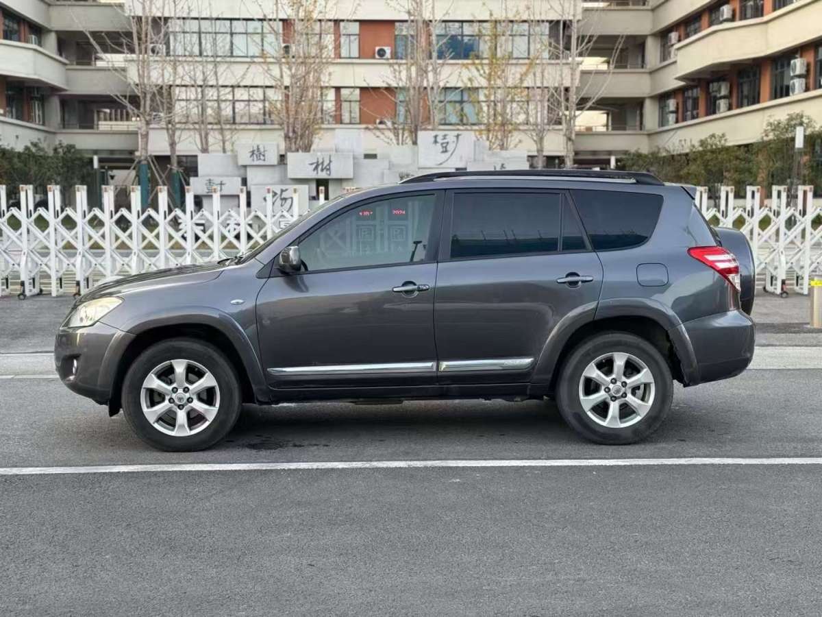 豐田 RAV4榮放  2009款 2.4L 自動(dòng)豪華版圖片