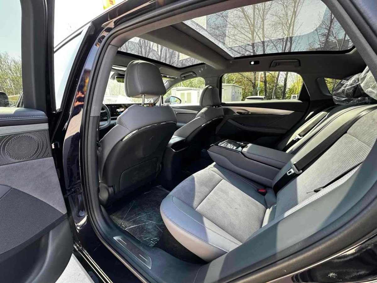 嵐圖 嵐圖追光  2024款 PHEV 四驅(qū)超長續(xù)航旗艦版圖片