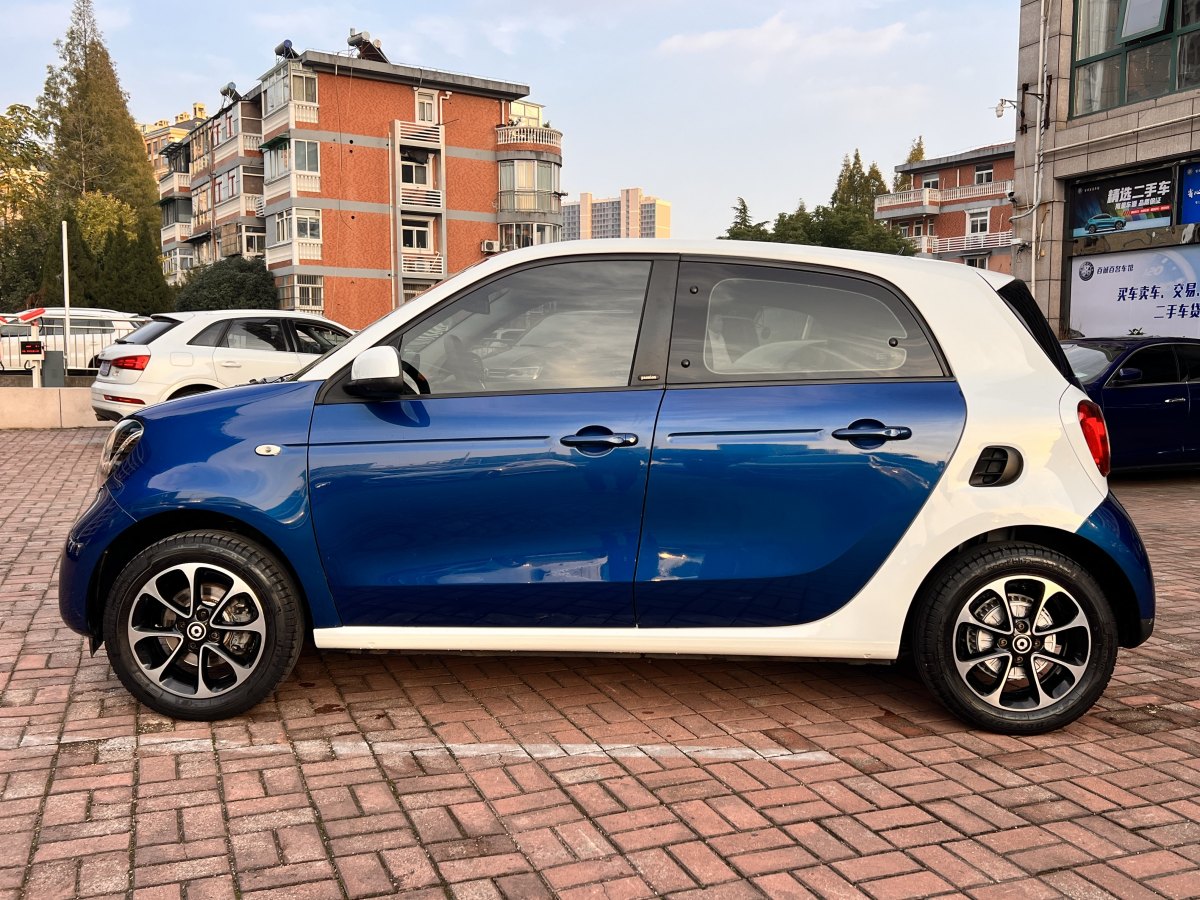 smart forfour  2016款 1.0L 52千瓦激情版圖片