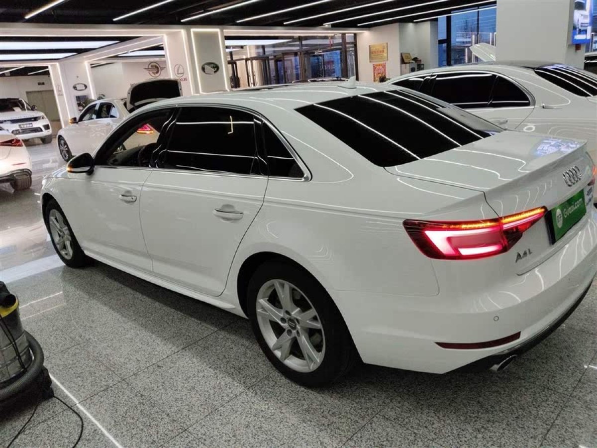 奧迪 奧迪A4L  2018款 30周年年型 40 TFSI 進(jìn)取型圖片