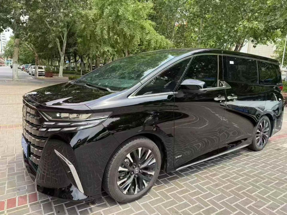 豐田 埃爾法  2025款 雙擎 2.5L 尊貴黃金版圖片