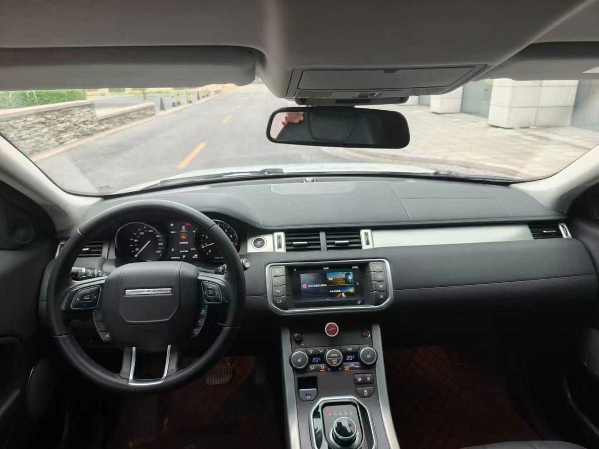 路虎 攬勝  2019款 3.0 V6 SC 傳世加長(zhǎng)版圖片