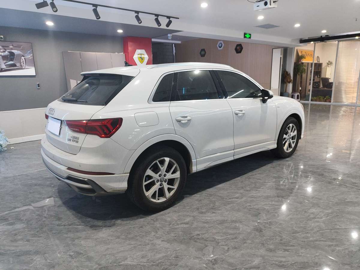 奧迪 奧迪Q3  2019款  35 TFSI 進(jìn)取動(dòng)感型圖片