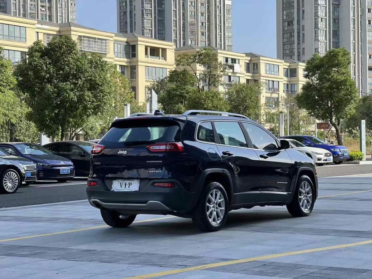 Jeep 自由光  2017款 2.0L 領(lǐng)先版圖片