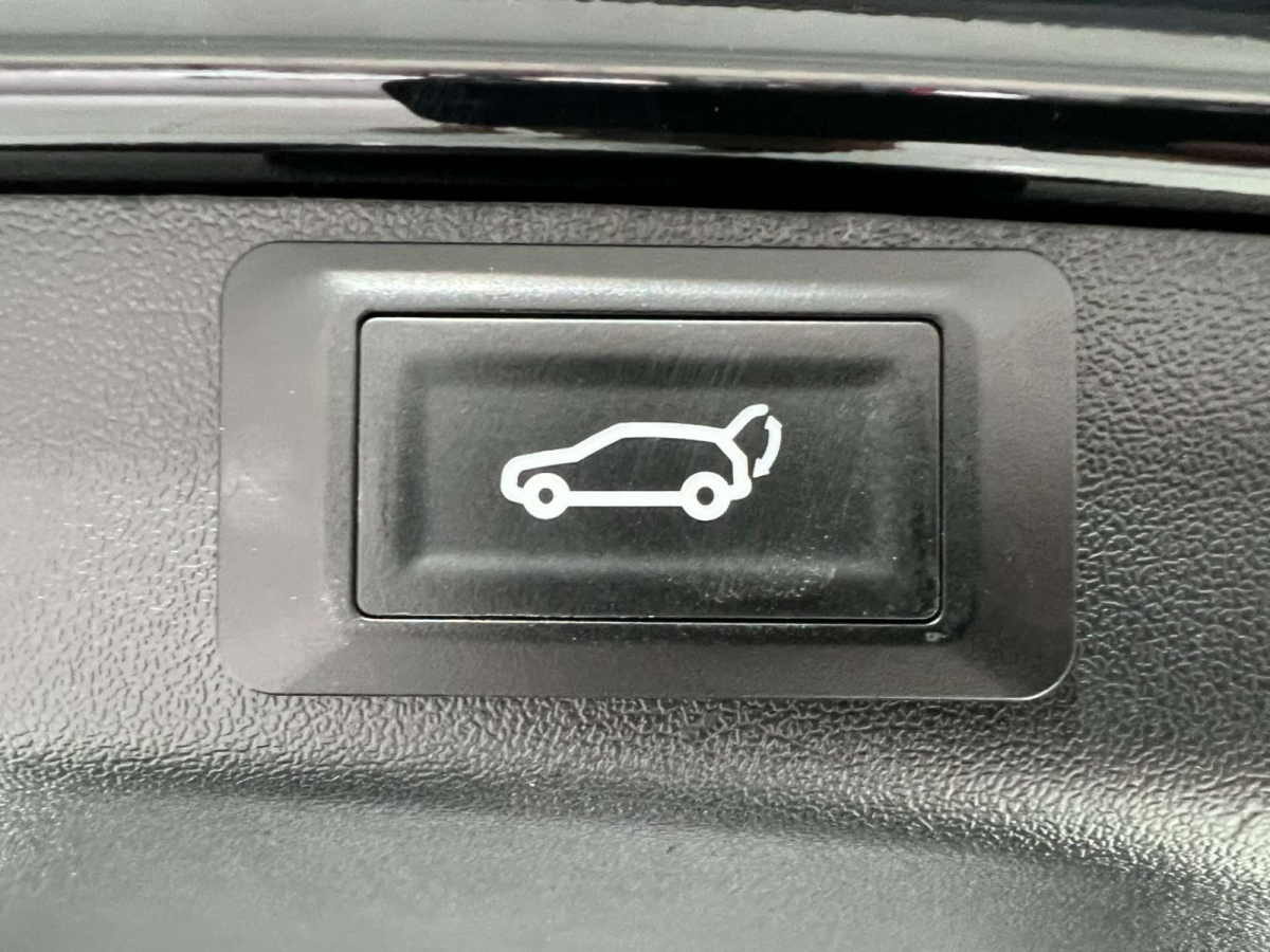 特斯拉 Model 3  2019款 標(biāo)準(zhǔn)續(xù)航后驅(qū)升級版圖片