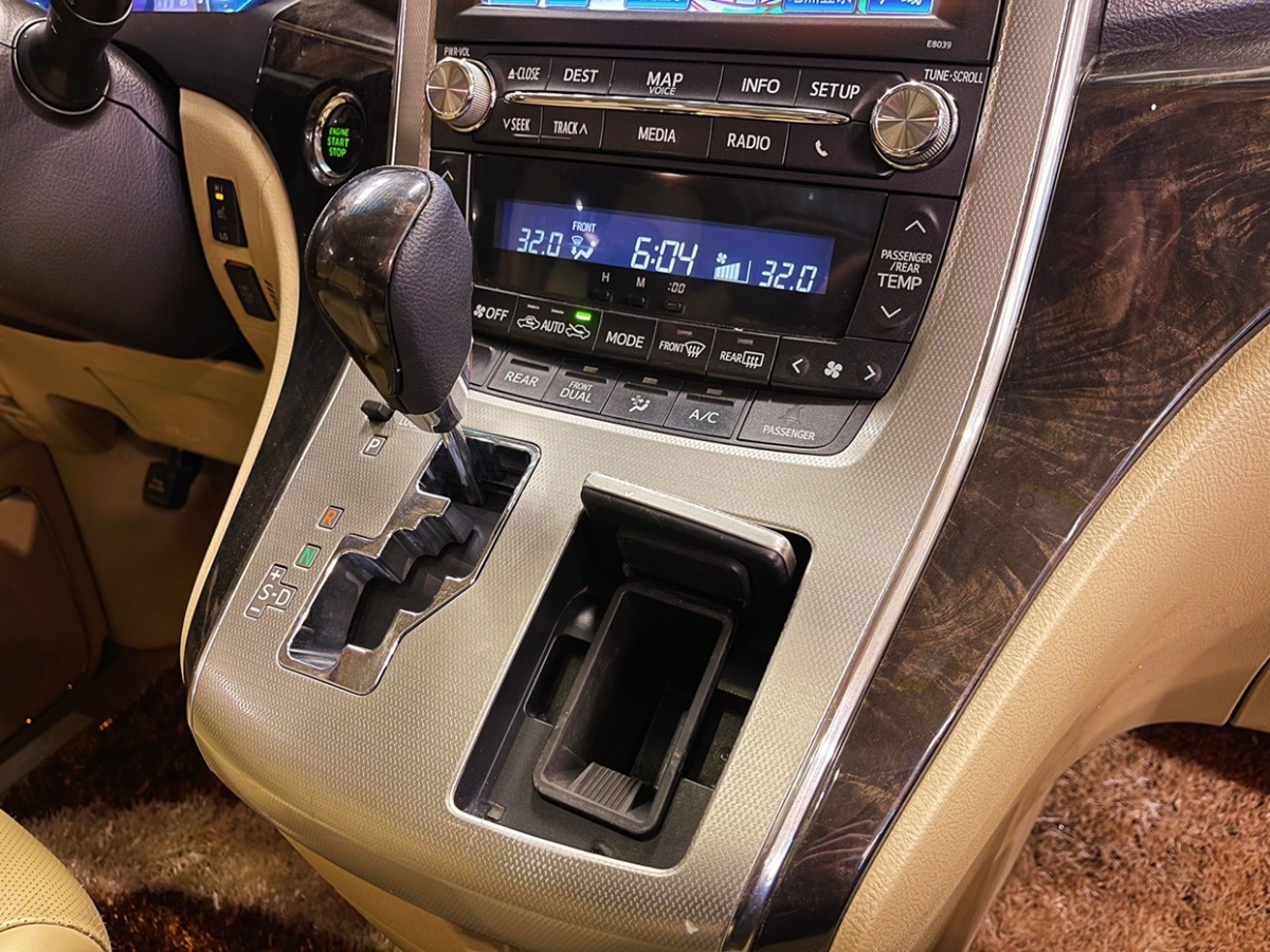 丰田 埃尔法  2012款 3.5L 豪华版图片