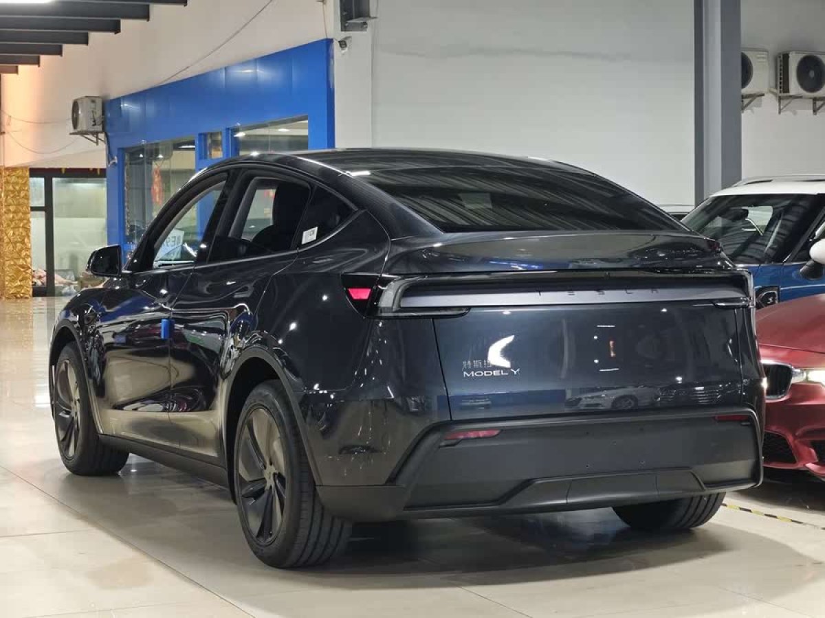 特斯拉 Model Y  2025款 后輪驅(qū)動版圖片