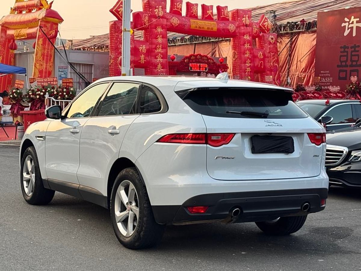 捷豹 F-PACE  2016款 2.0T 兩驅(qū)都市尊享版圖片