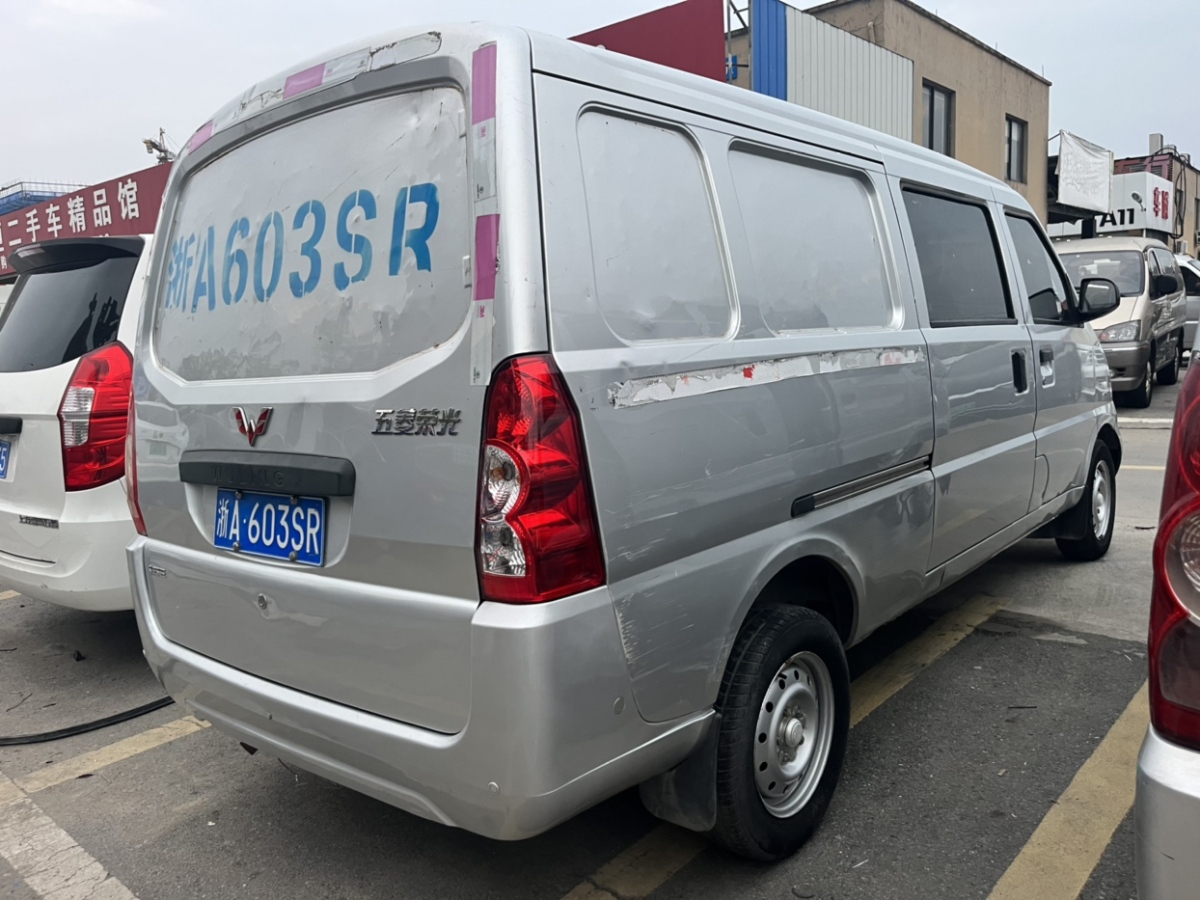 五菱 五菱榮光  2019款 1.5L 加長(zhǎng)廂式運(yùn)輸車基本型5座圖片