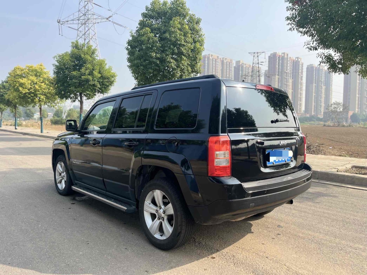 Jeep 自由客  2014款 2.0L 運動增強版圖片