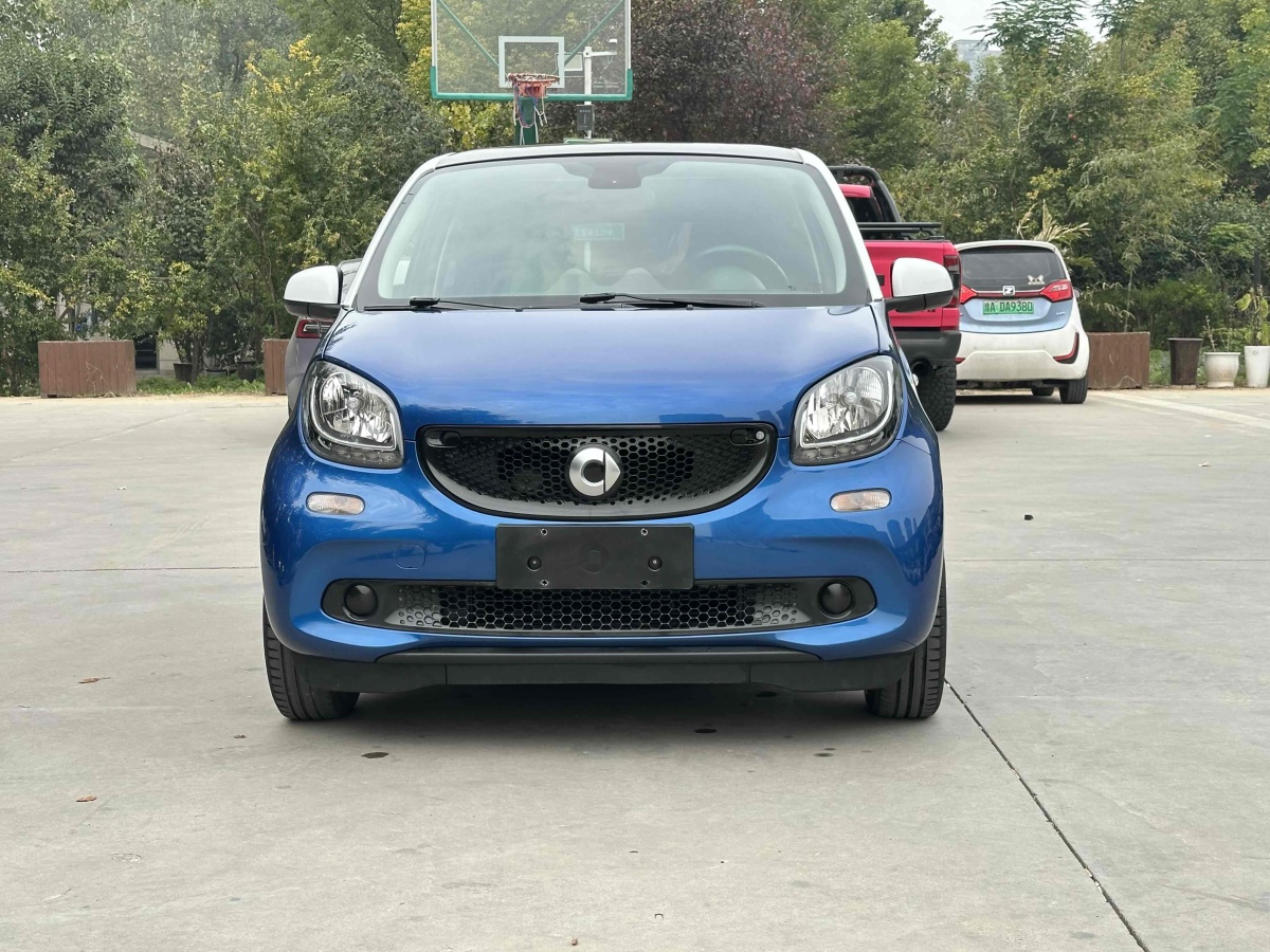 2018年9月smart forfour  2018款 1.0L 52千瓦激情版