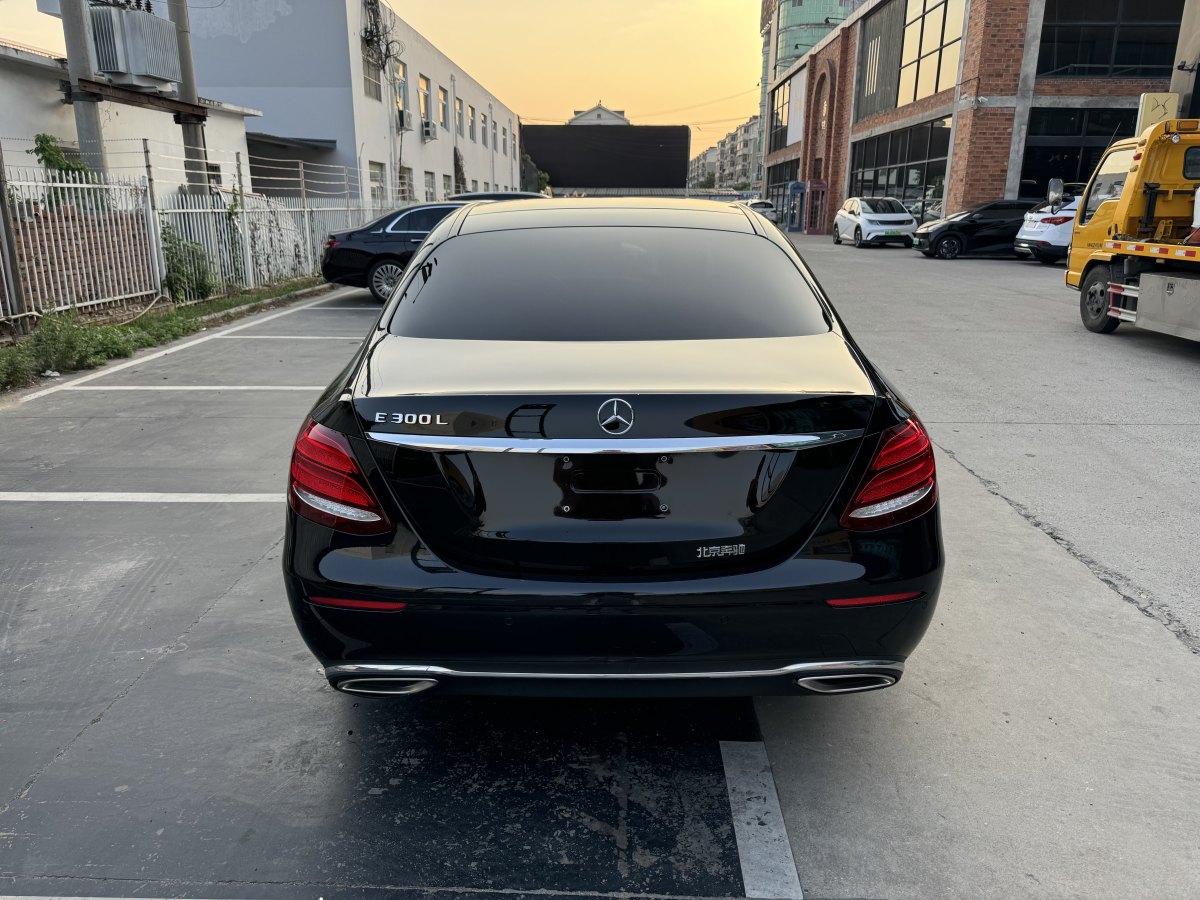 奔馳 奔馳E級(jí)  2019款 改款 E 300 L 豪華型圖片