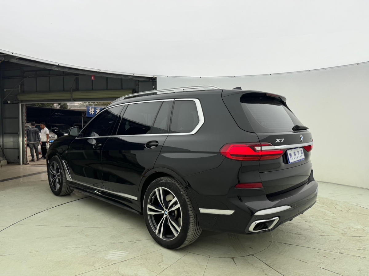 寶馬 寶馬X7  2022款 xDrive40i 領(lǐng)先型豪華套裝圖片