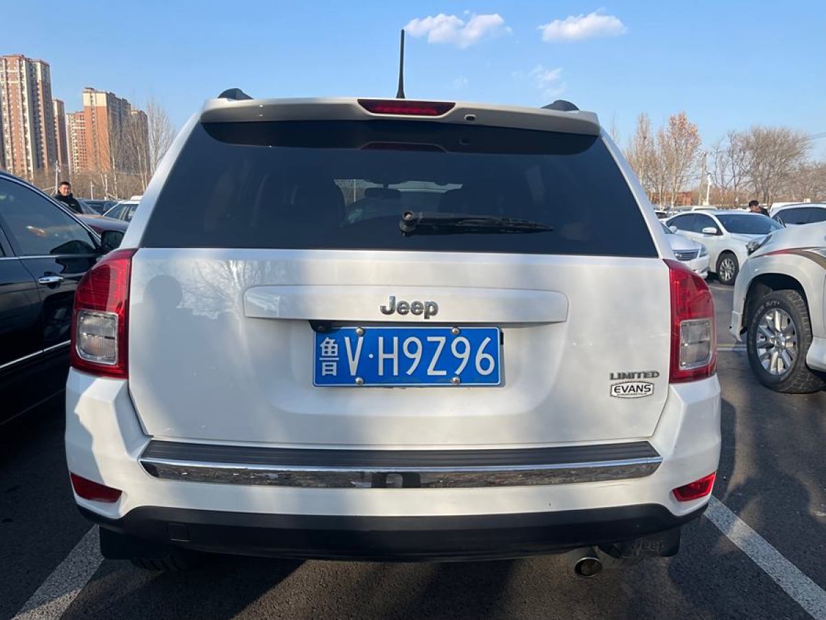 Jeep 指南者  2013款 2.4L 四驅(qū)運(yùn)動(dòng)版圖片