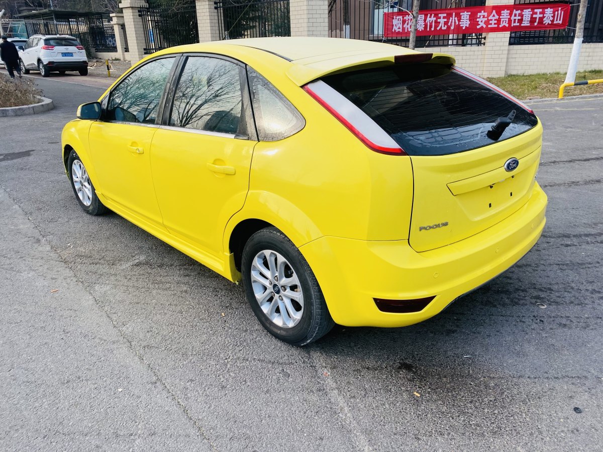 福特 ?？怂? 2013款 兩廂經(jīng)典 1.8L 自動基本型圖片