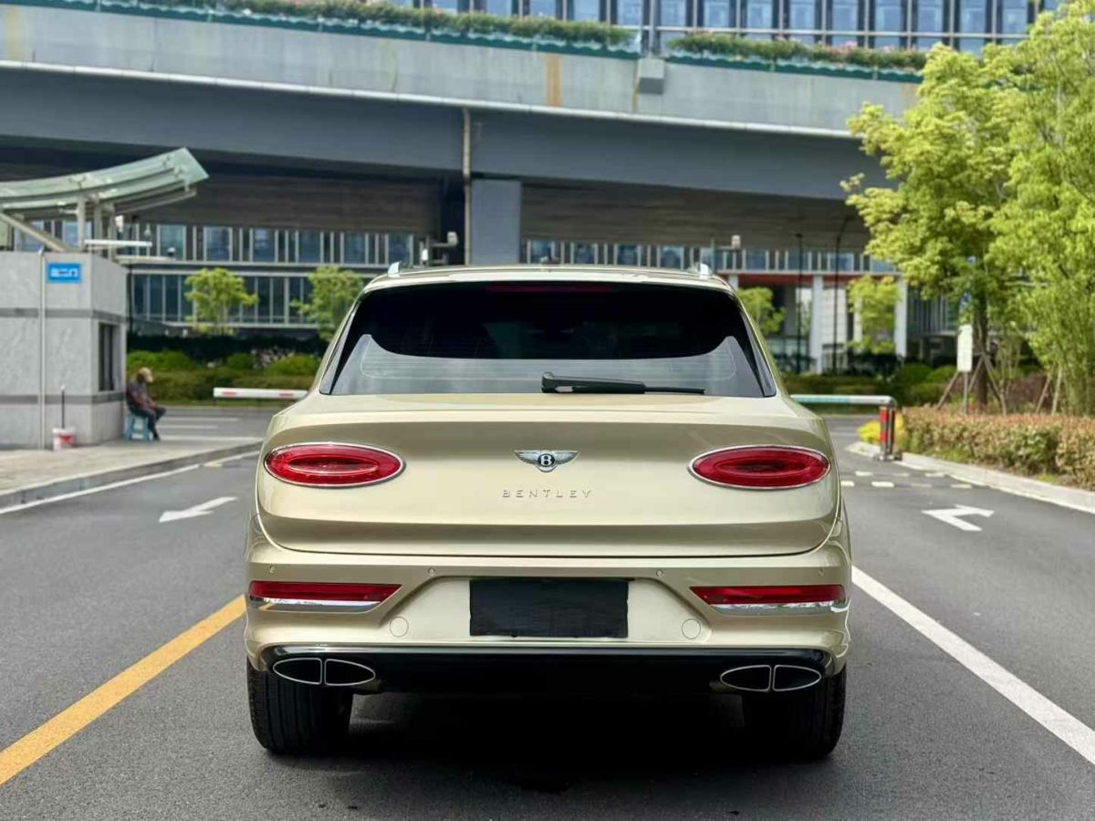 賓利 添越  2023款 4.0T V8 長(zhǎng)軸距版圖片