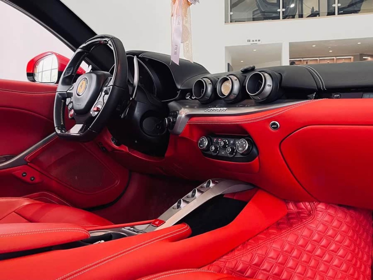 法拉利 F12berlinetta  2013款 6.3L 標(biāo)準(zhǔn)型圖片