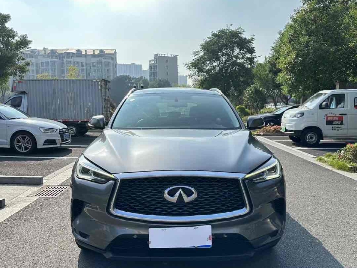 英菲尼迪 QX50  2020款 改款 2.0T 兩驅(qū)時(shí)尚版圖片