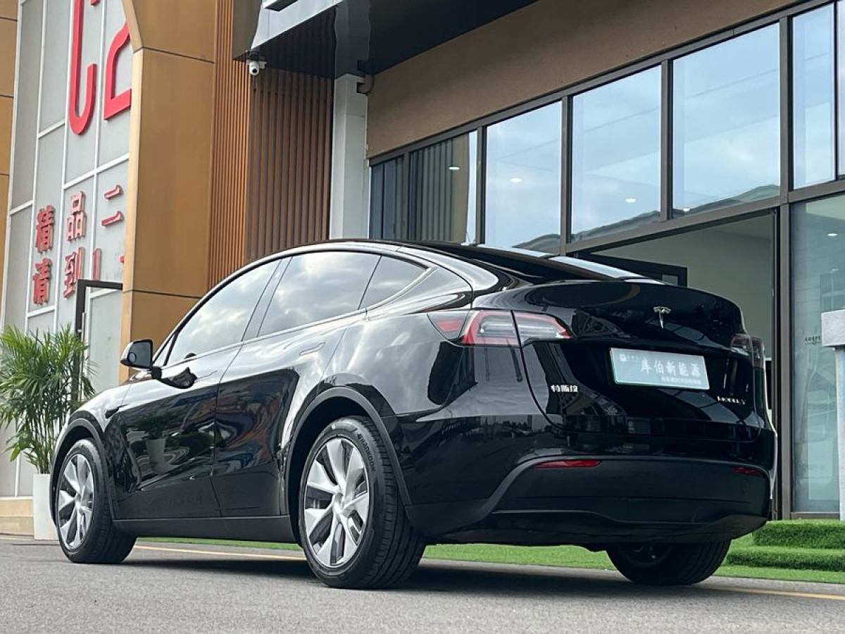 特斯拉 Model Y  2021款 改款 標(biāo)準(zhǔn)續(xù)航后驅(qū)升級版圖片