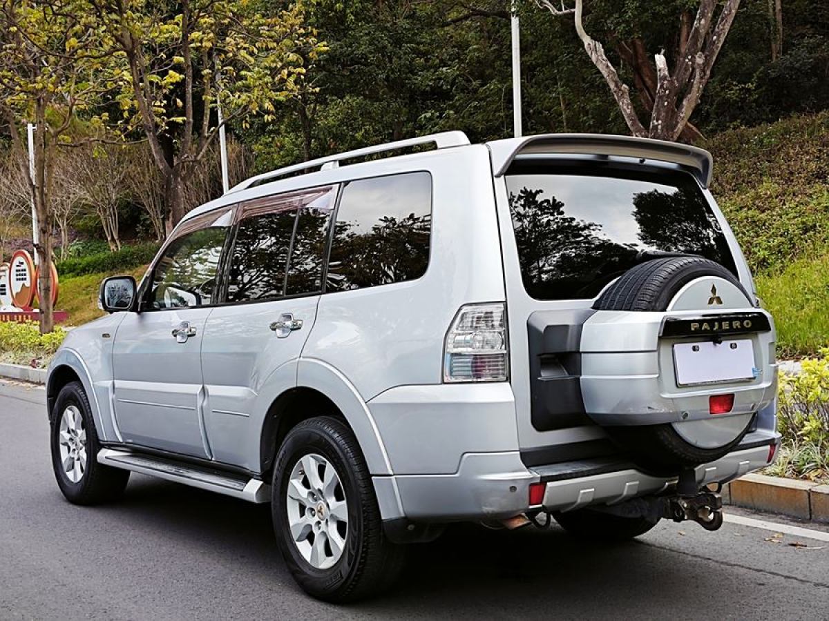 三菱 帕杰羅  2009款 3.8L 五門 尊貴版圖片