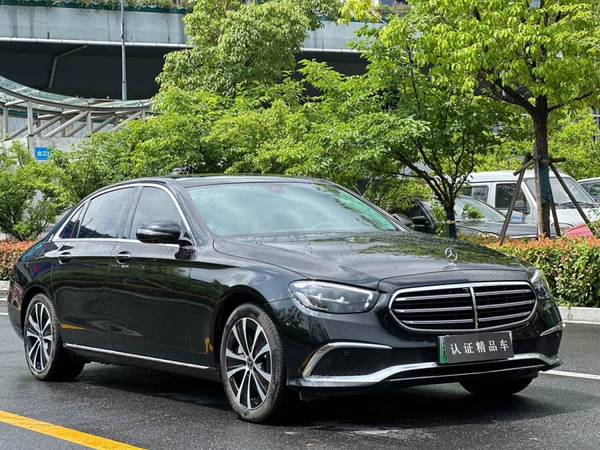 奔馳 奔馳E級(jí)新能源  2023款 E 350 e L 插電式混合動(dòng)力轎車圖片