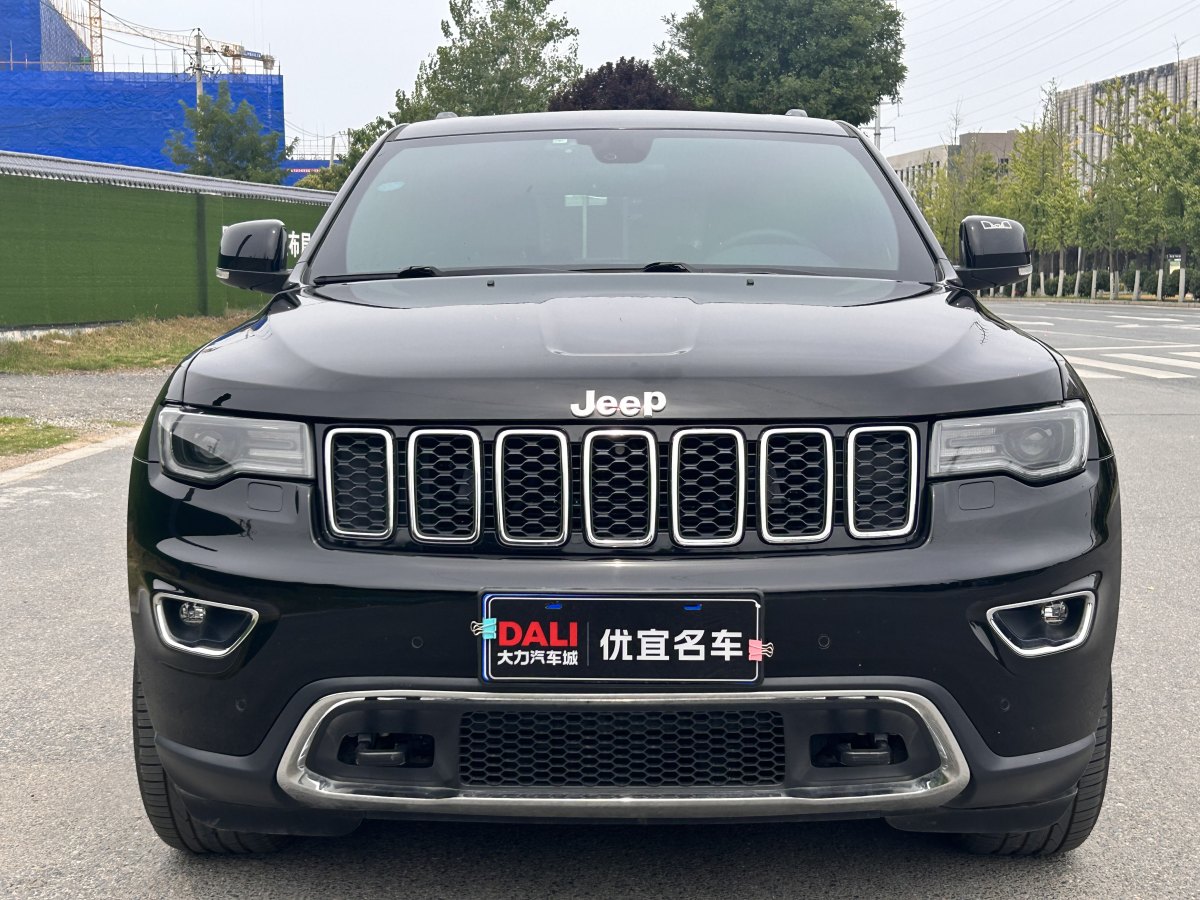 Jeep 大切諾基  2017款 3.0L 精英導(dǎo)航版圖片