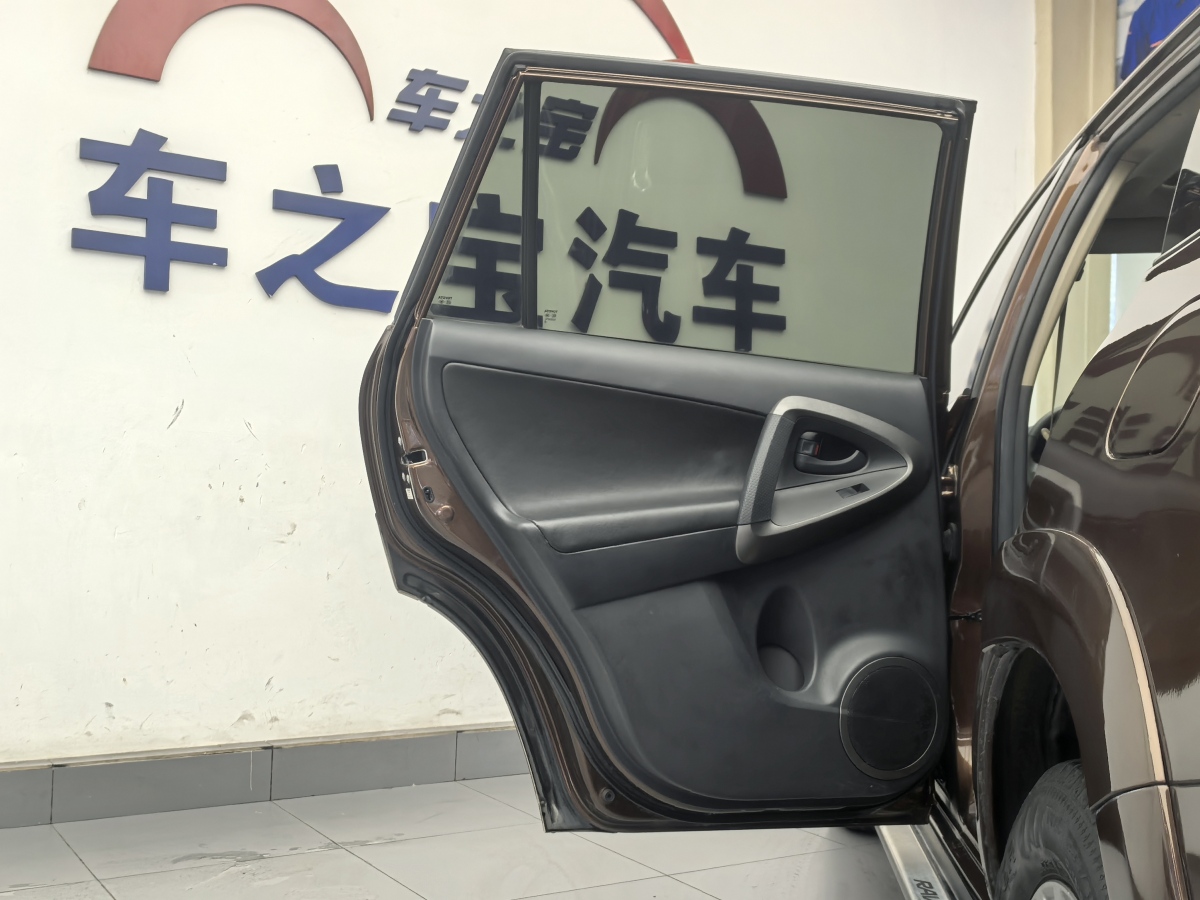 豐田 RAV4  2012款 2.0 四驅(qū)炫裝版圖片