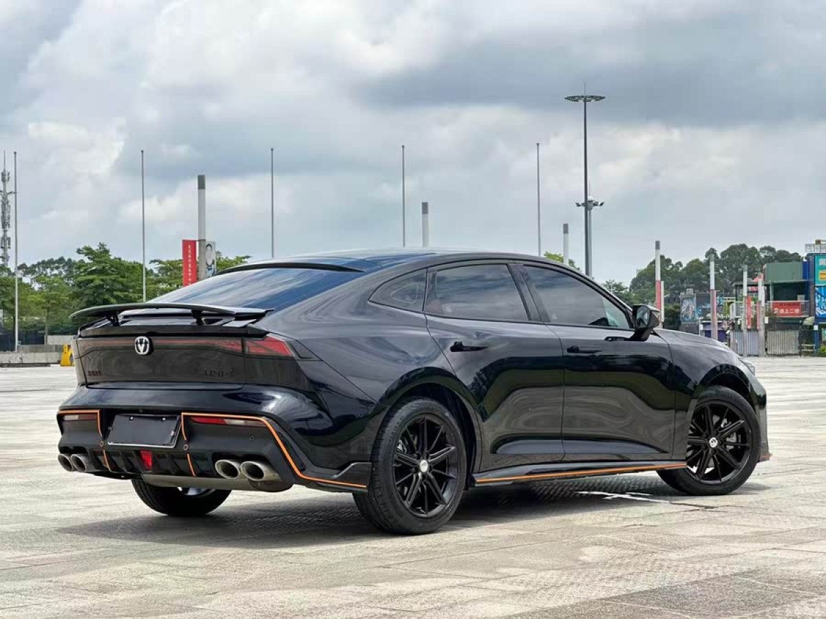 長安 長安UNI-V  2022款 2.0T 領(lǐng)速版圖片