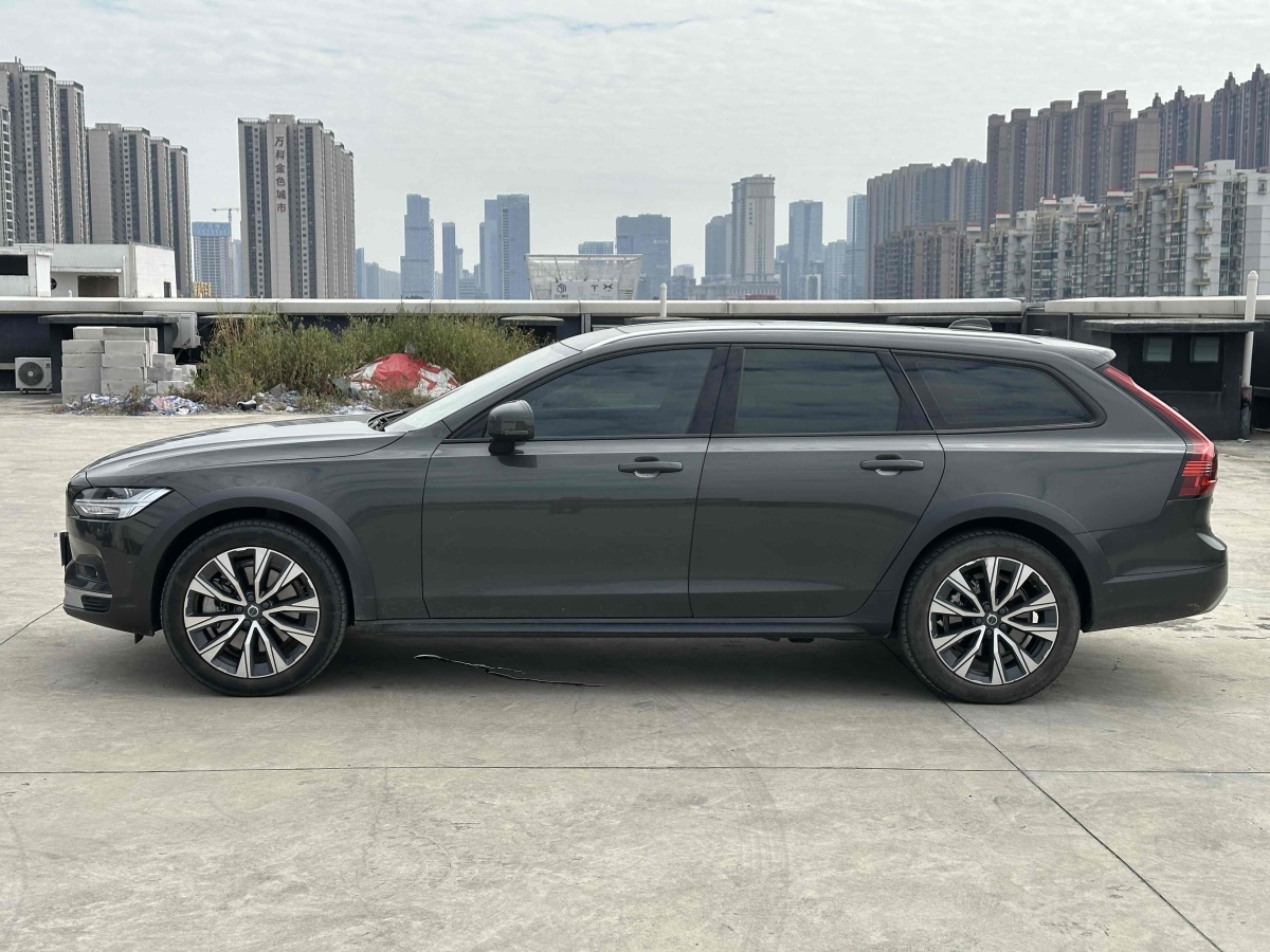 2021年9月沃爾沃 V90  2023款 Cross Country B5 AWD 智遠(yuǎn)版