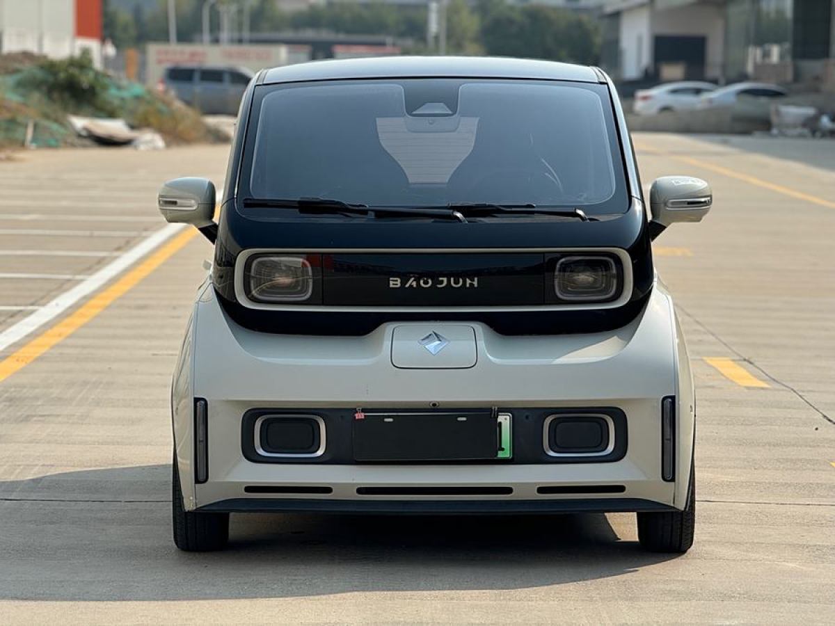 寶駿 寶駿KiWi EV  2021款 高定版時(shí)髦金 三元鋰圖片