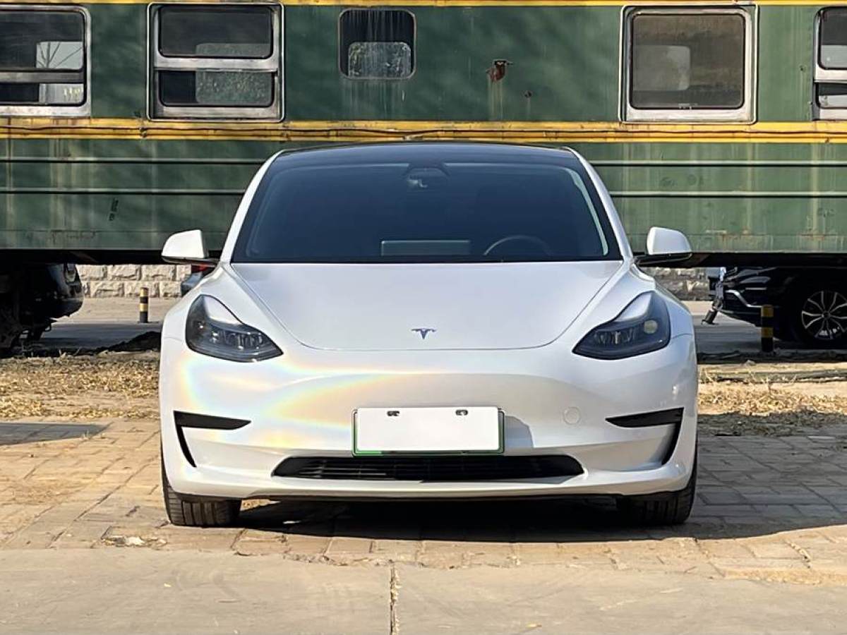 特斯拉 Model 3  2021款 改款 標(biāo)準(zhǔn)續(xù)航后驅(qū)升級版圖片