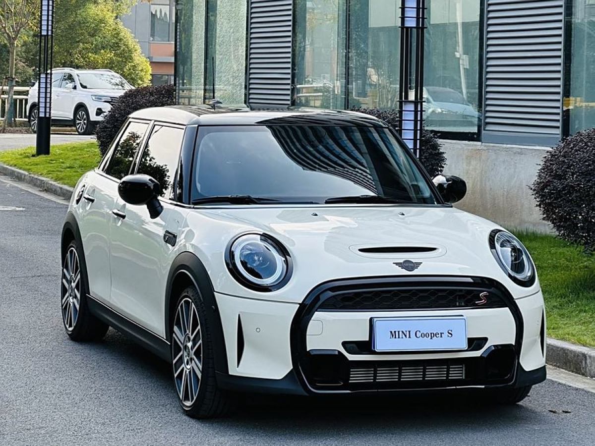 MINI MINI  2022款 改款 2.0T COOPER S 藝術(shù)家 五門版圖片