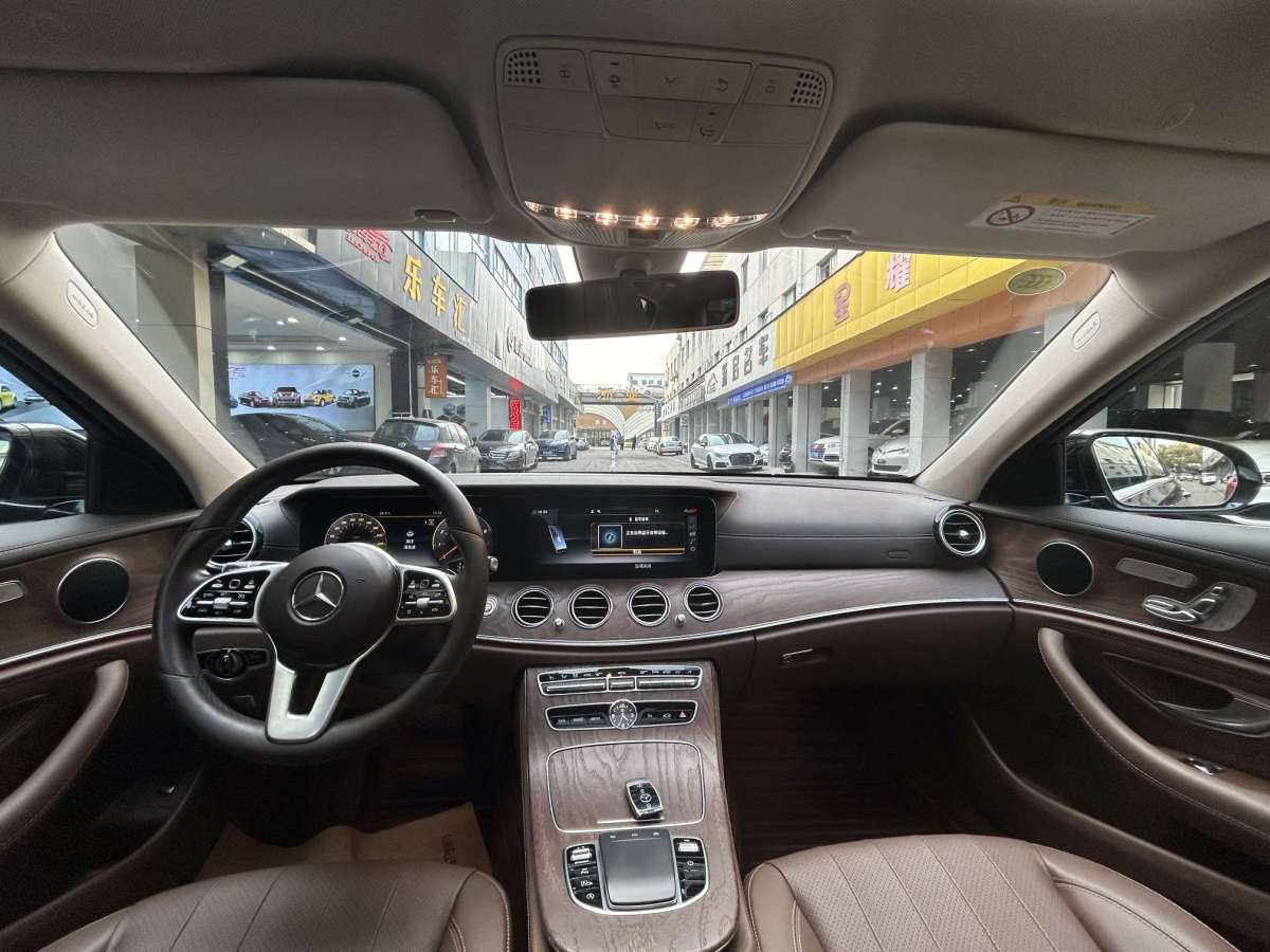 奔驰 奔驰E级  2019款 改款 E 300 L 时尚型图片