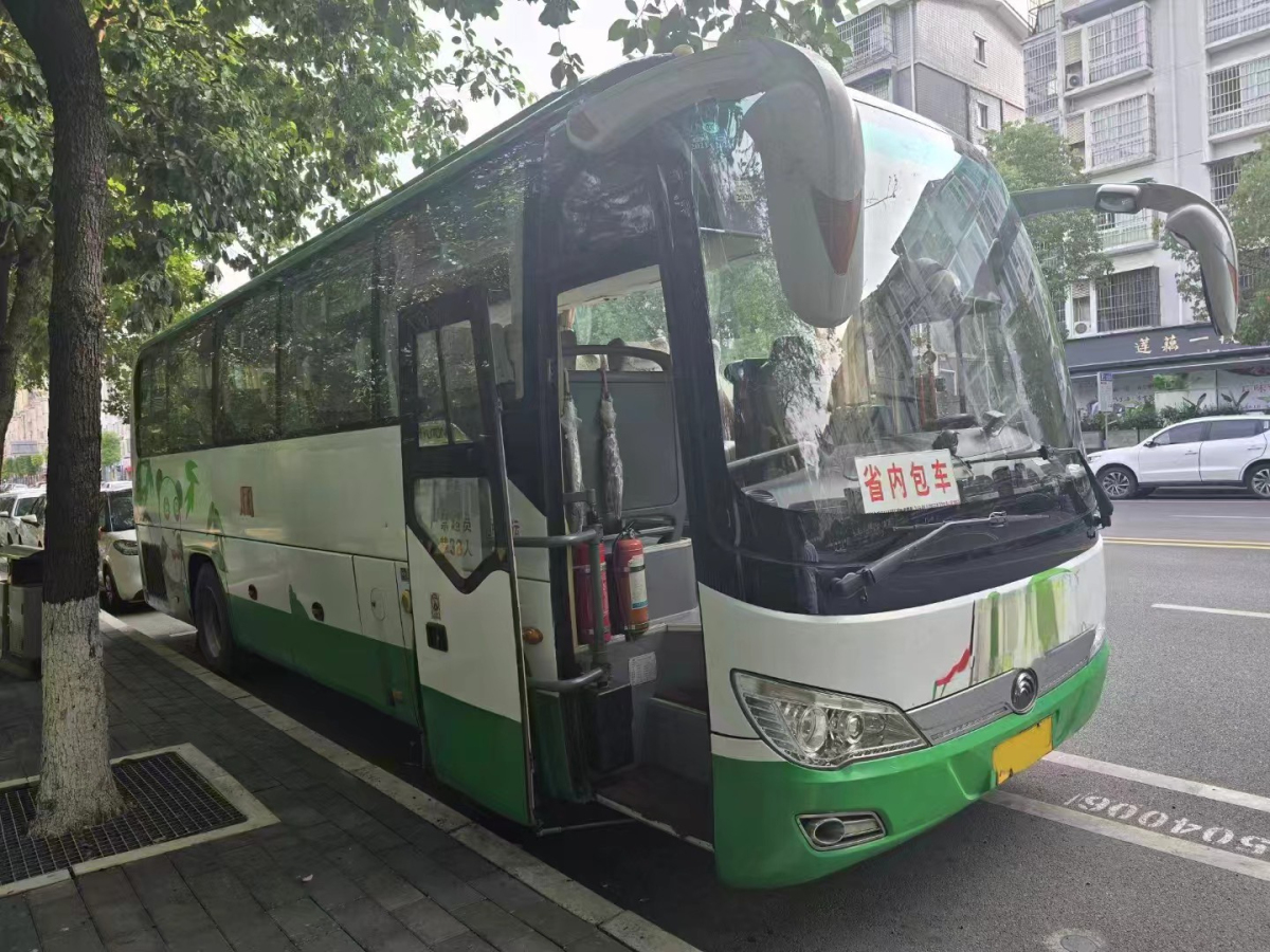 國(guó)五38座宇通6906氣囊營(yíng)運(yùn)車圖片