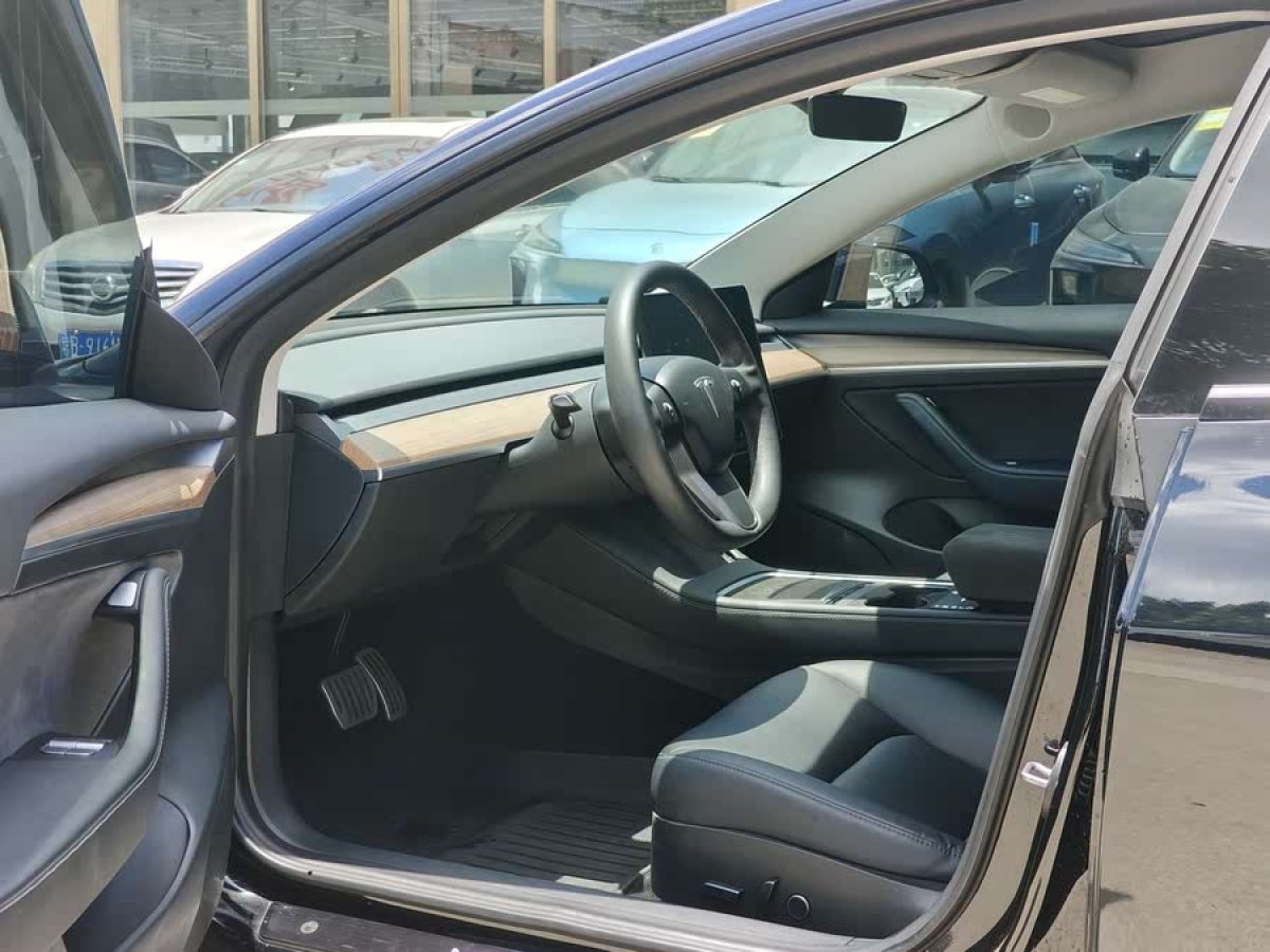 特斯拉 Model 3  2021款 標準續(xù)航后驅(qū)升級版 3D6圖片