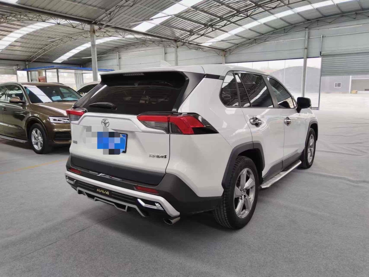 豐田 RAV4  2018款 榮放 2.0L CVT兩驅(qū)風(fēng)尚版圖片