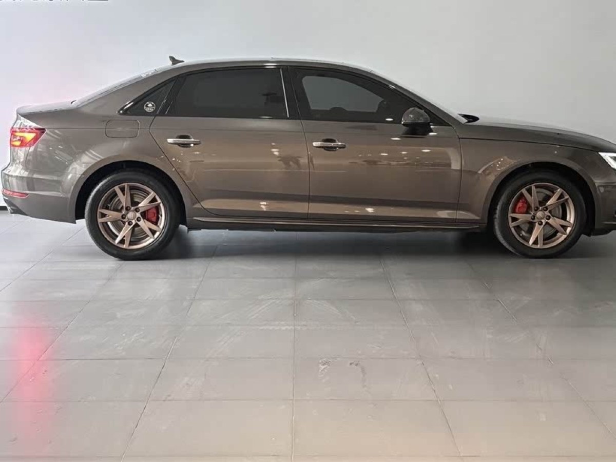 奧迪 奧迪A4L  2018款 30周年年型 30 TFSI 進(jìn)取型圖片