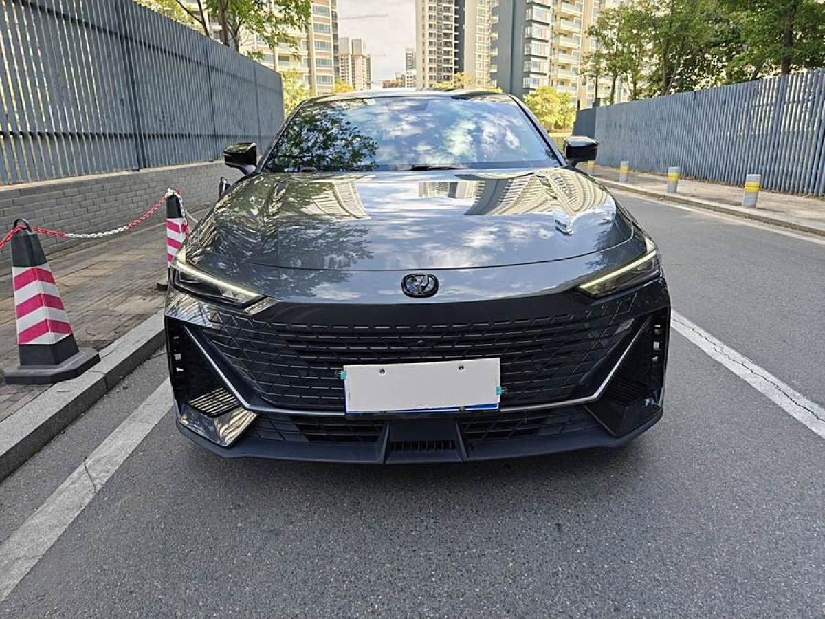 長(zhǎng)安 長(zhǎng)安UNI-V  2022款 1.5T 尊貴型圖片