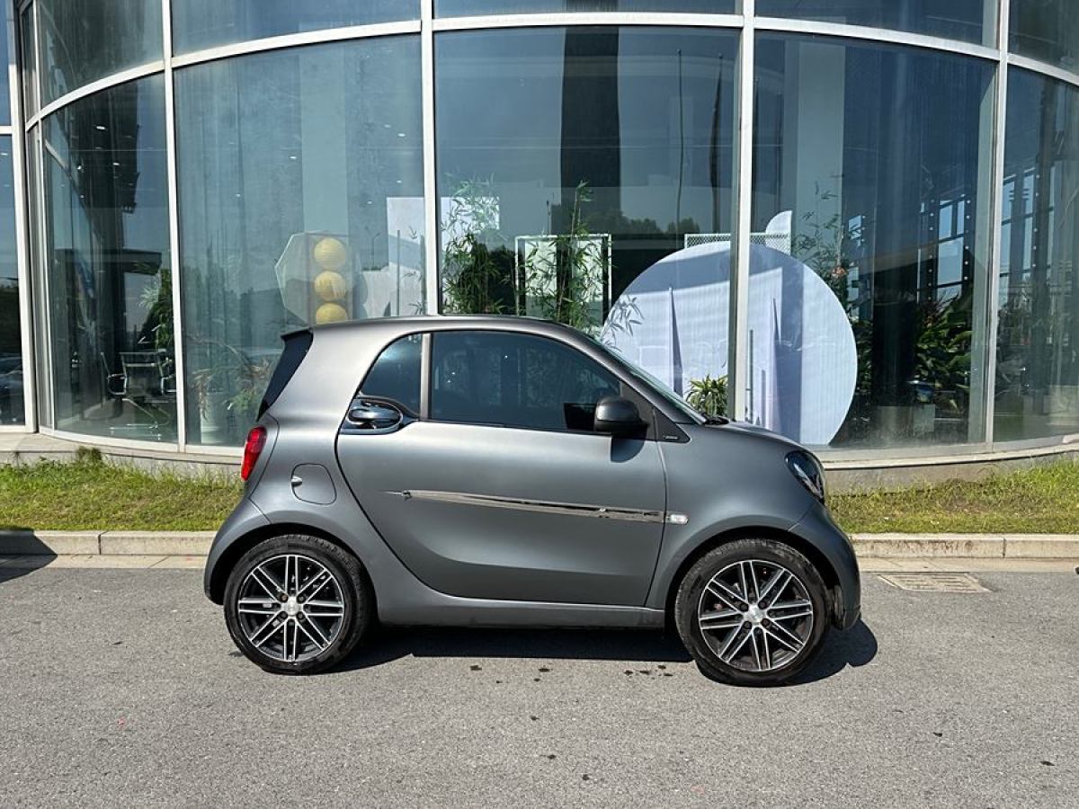 smart fortwo  2017款 1.0L 52千瓦灰引力特別版圖片