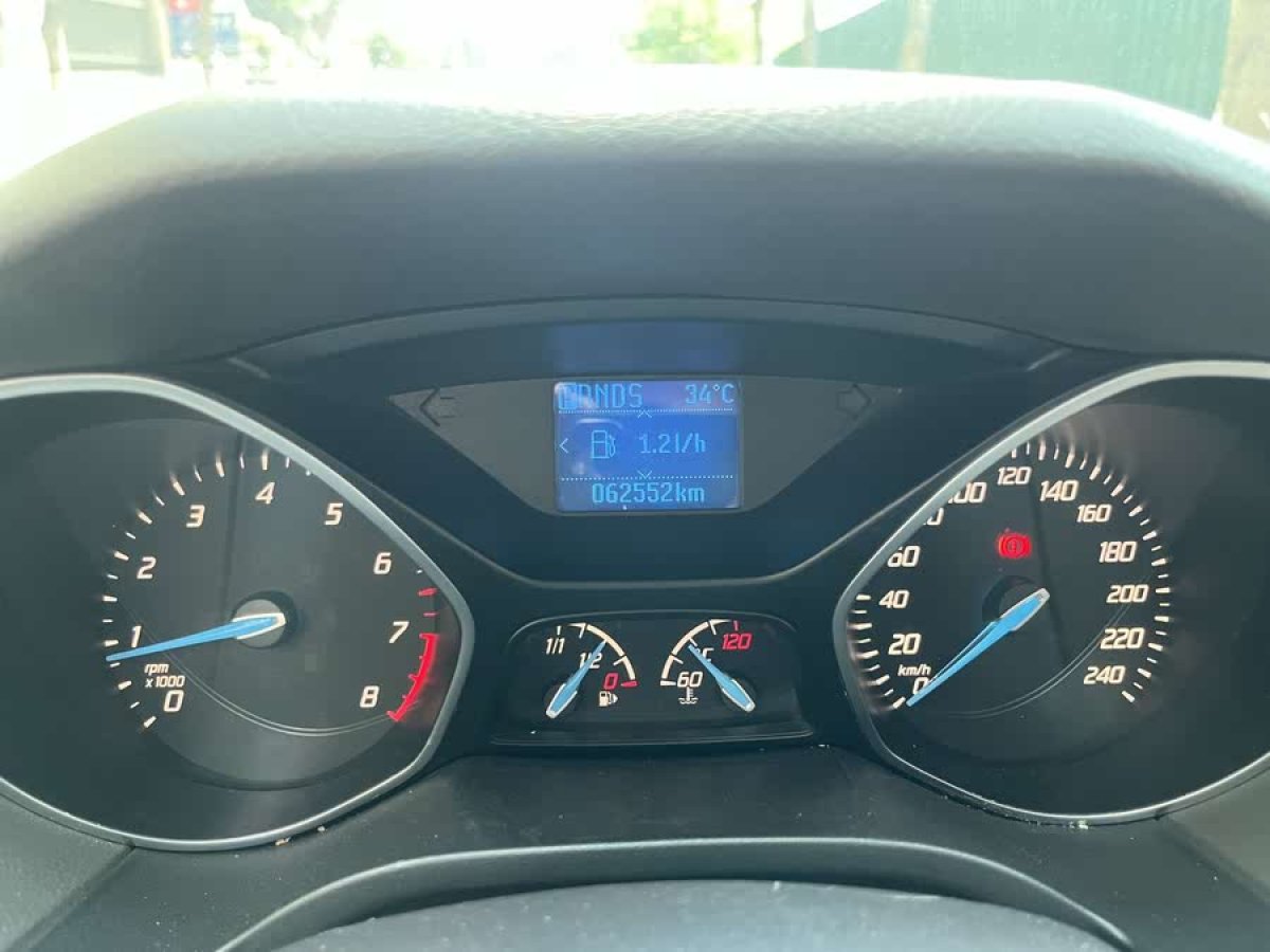 福特 ?？怂? 2012款 三廂 1.6L 自動風尚型圖片