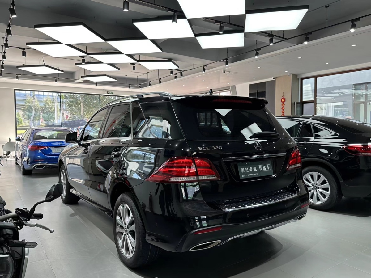 奔驰 奔驰GLE  2018款 GLE 320 4MATIC 动感型臻藏版图片