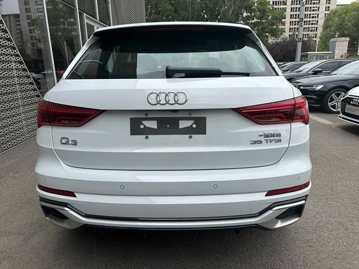 奧迪 奧迪Q3  2024款 35 TFSI 時(shí)尚動(dòng)感型圖片