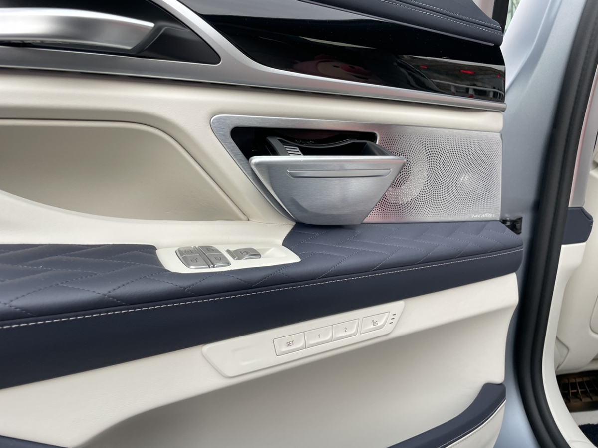 宝马 宝马7系  2019款 改款 750Li xDrive V8 M运动套装图片