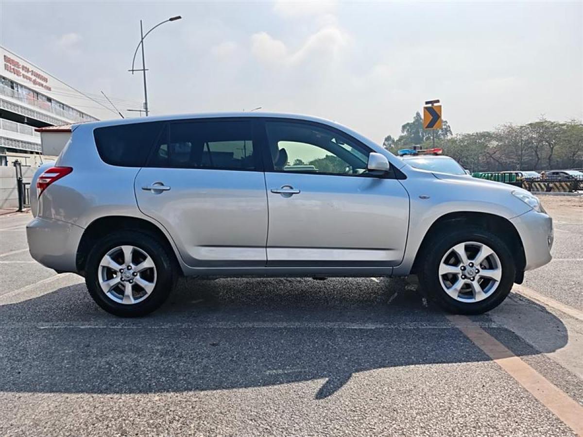 豐田 RAV4榮放  2011款 2.0L 自動(dòng)經(jīng)典版圖片