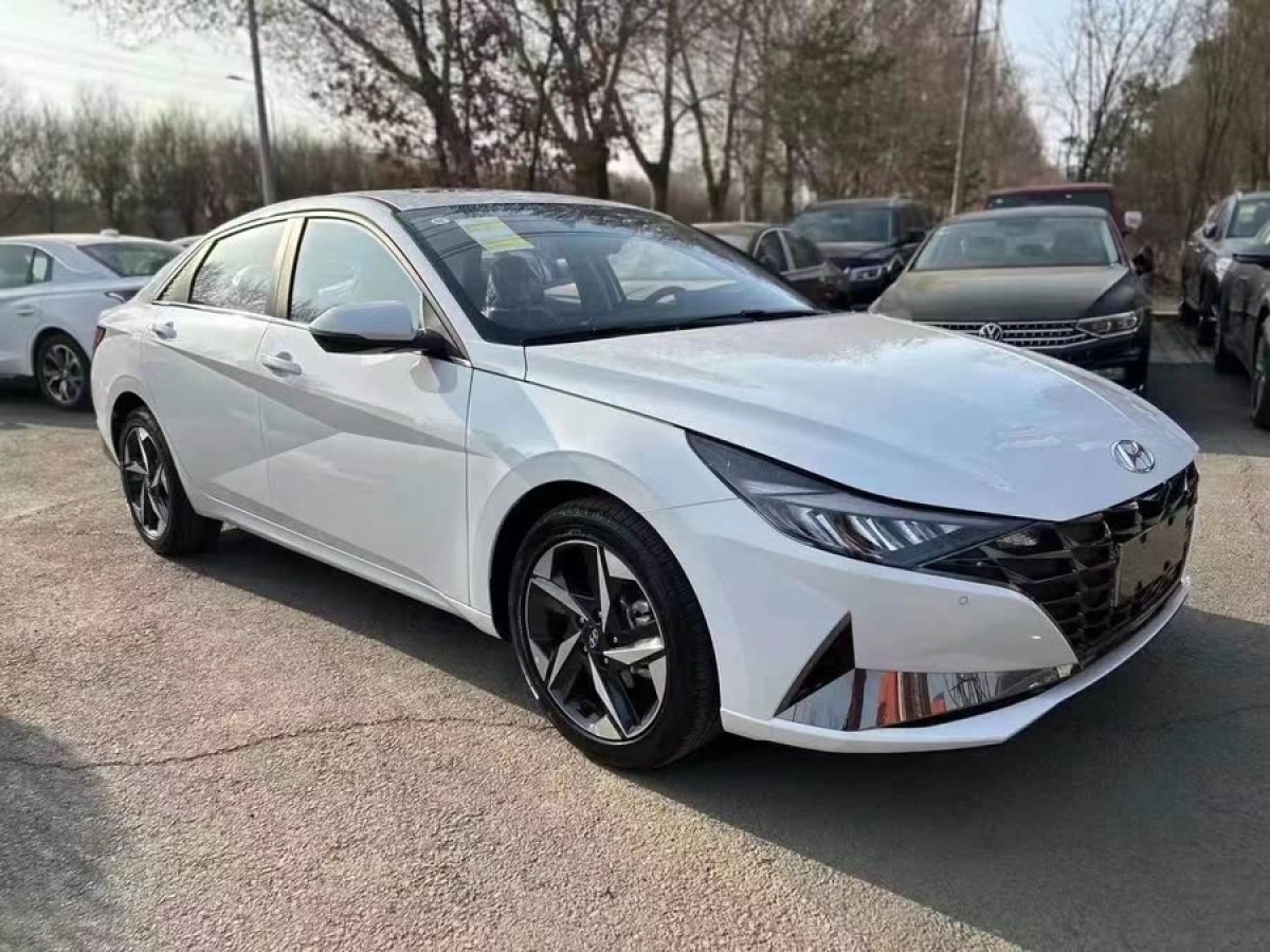 現(xiàn)代 伊蘭特  2022款 1.5L CVT LUX尊貴版圖片