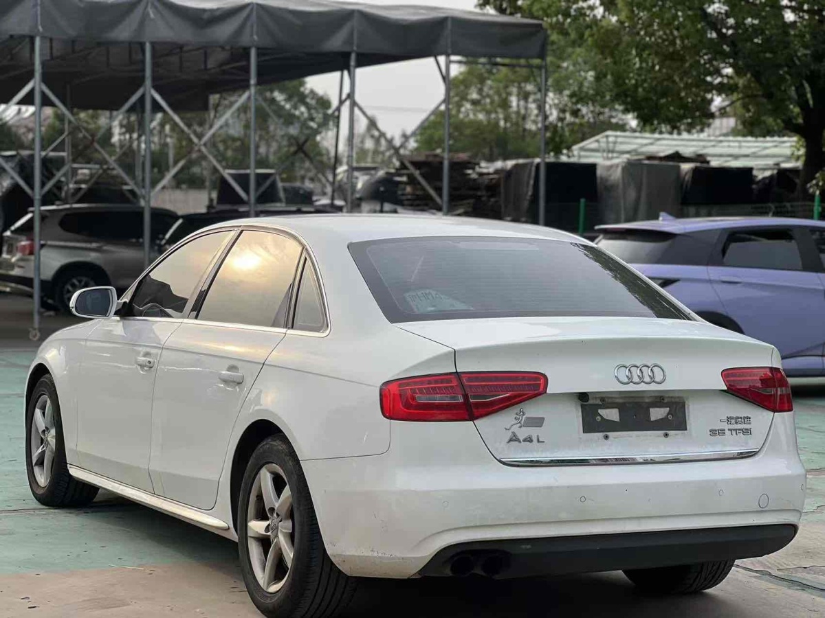 奧迪 奧迪A4L  2015款 35 TFSI 自動標(biāo)準(zhǔn)型圖片