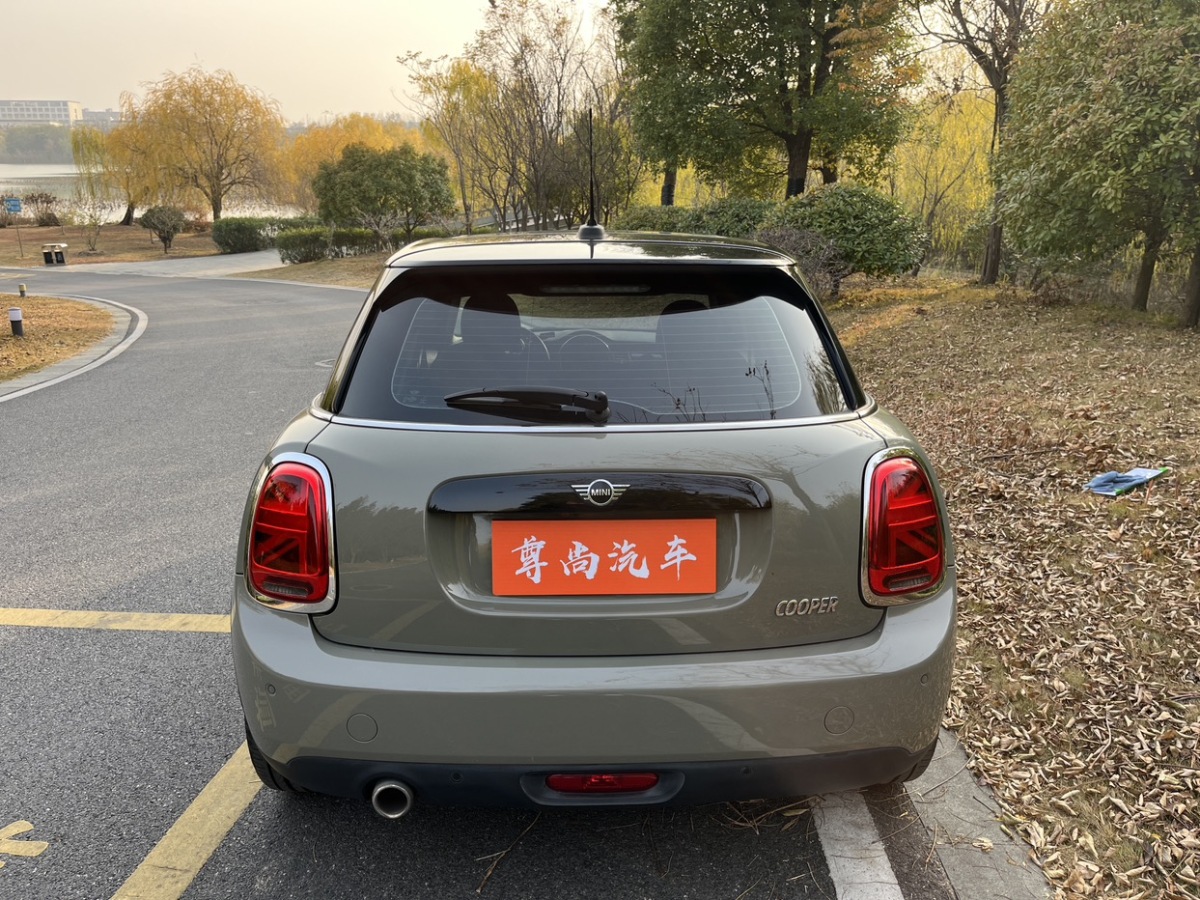 MINI MINI  2019款 1.5T COOPER 藝術(shù)家 五門版圖片